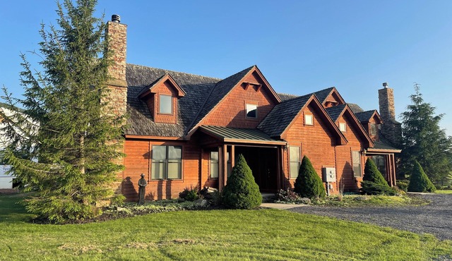 Luxury 3-bed townhome w/Game Room & Peloton near Timberline in DAVIS
