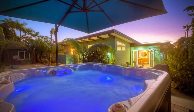 Luxury 3-Bed Beach Cottage with Hot Tub, Fire Pit, BBQ - Walk To Beach
