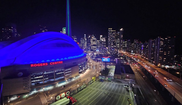 Luxury 3 Bed Waterfront Condo | Iconic Views in the Heart of Downtown Toronto