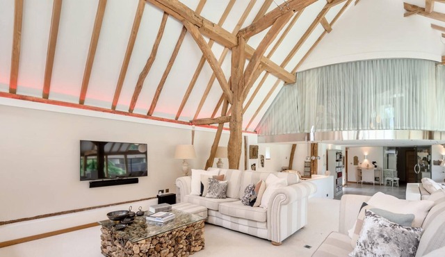 Luxury 3 Bedroom Barn Conversion - Canterbury