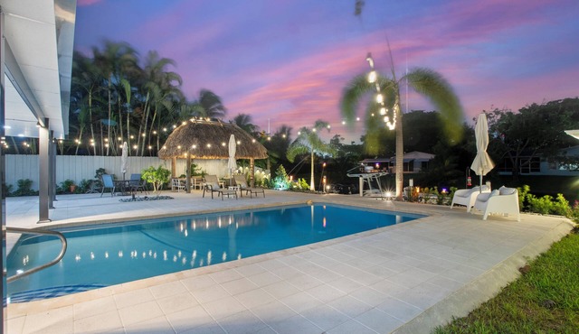 Luxury 3-bedroom private waterfront home near Fort Lauderdale with WiFi, AC