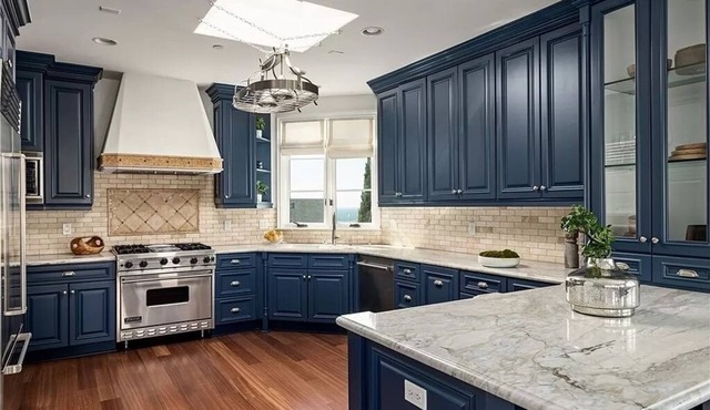 Luxury 3-bedroom Townhouse steps from the beach