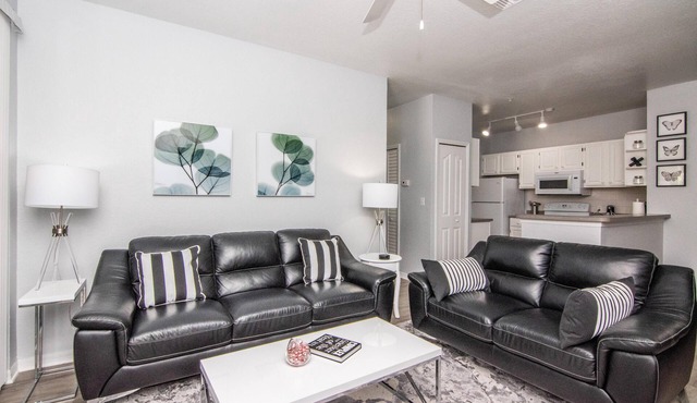 Luxury 3 Bedroom 2 Bath Condo. Close to Downtown Tampa.