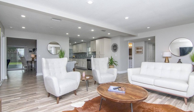 Luxury 3 Bedroom 2 Bath w/2 Car Garage