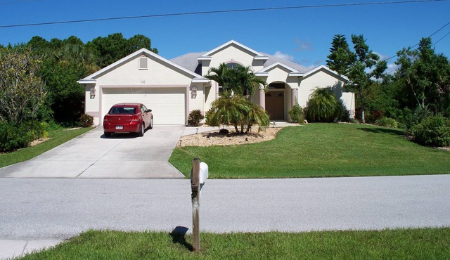 Luxury 3 bedroom 2 with heated pool and canal view