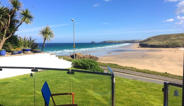 Luxury, 3 bedroom apartment with stunning sea views!