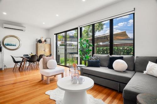 Luxury 3 Bedroom Apartment in Clayton with Free Parking