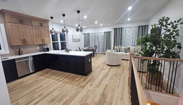 Luxury 3-bedroom apartment in welcoming Newark, minutes from FIFA26, NYC, EWR.