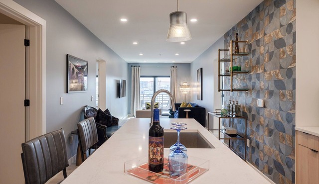 Luxury 3-bedroom condo in Downtown Nashville- Walkable to Broadway & Gulch