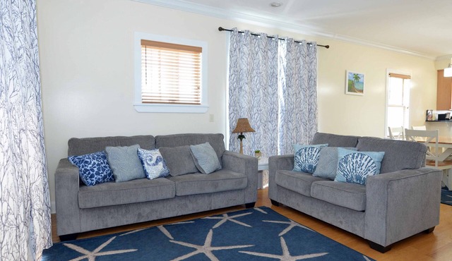 Luxury 3 Bedroom End Unit Townhouse Near the Boardwalk with Free WiFi Located Downtown and Just Steps to Beach!