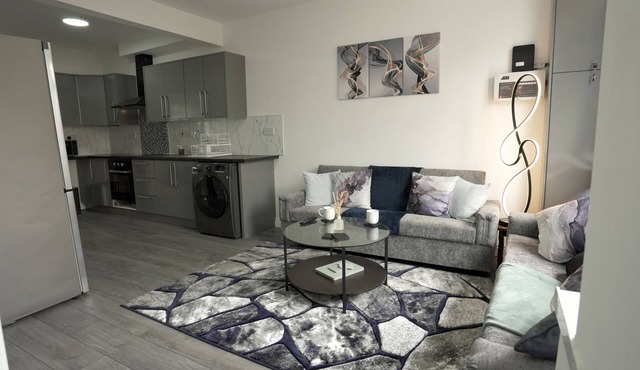 Luxury 3 bedroom house in wolverhampton