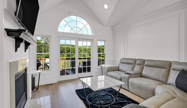 Luxury 3 Bedroom Home at Crystal Springs