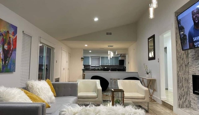 Luxury 3 Bedroom Home Minutes From DFW and Dallas Love Field Airports