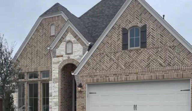 Luxury 3-bedroom home with lake trails &fitness &open space in tranquil Manvel.