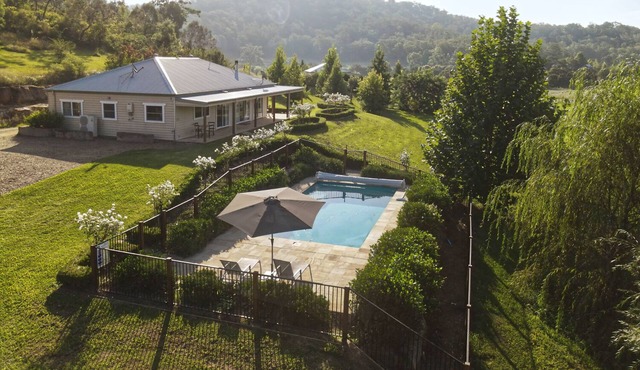 Luxury 3 bedroom house and private pool