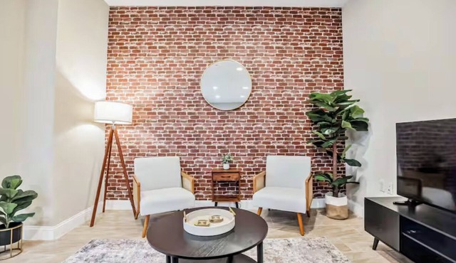 Luxury 3-bedroom in Center City Philadelphia- Walkable & Safe Neighborhood