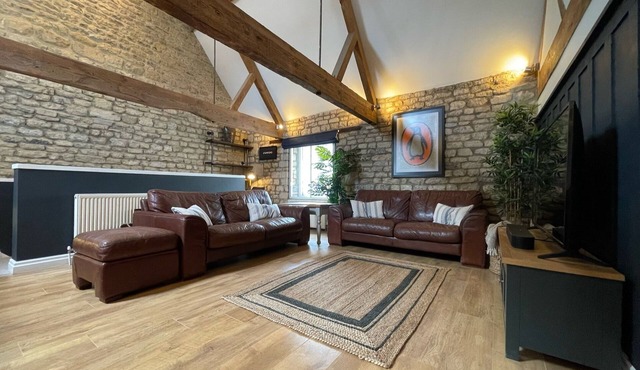Luxury 3 Bedroom Loft Apartment - Central Stamford