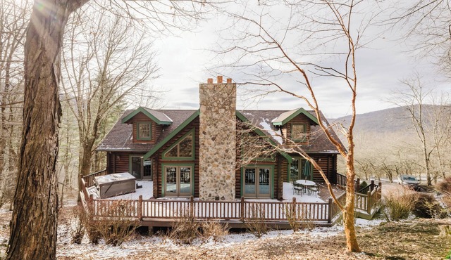 Luxury 3 Bedroom Log Cabin in Snowshoe Resort’s Hawthorne Valley - Sleeps 8 - 10