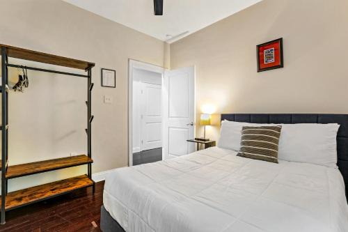 Luxury 3-Bedroom Oasis with Open Living Space & Designer Touches