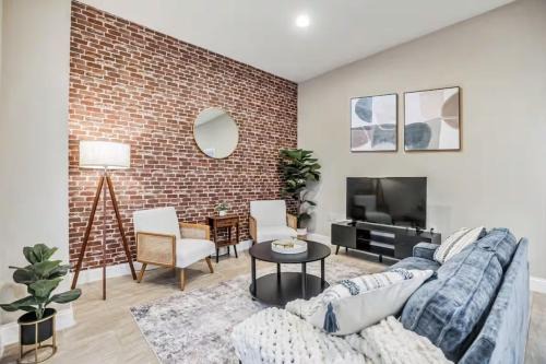 Luxury 3 Bedroom - Perfect Center City Location