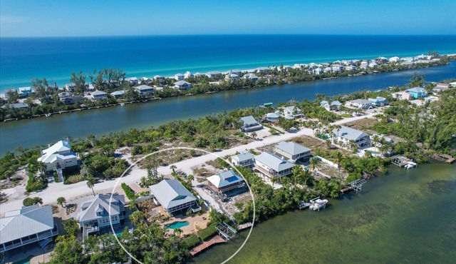 Luxury 3 bedroom pool home on Kettle Harbor!