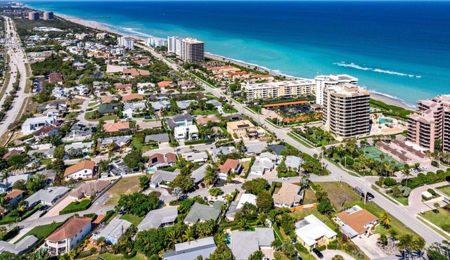 Luxury 3 Bedroom Private Home Walk to Beach