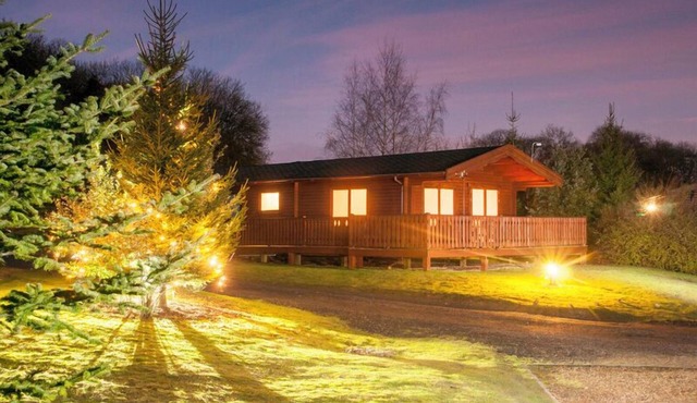 Luxury 3 bedroom Scandinavian Lodge v(sleeps 6)