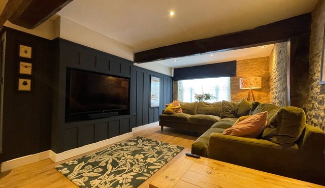 Luxury 3 Bedroom Spacious Apartment - Central Stamford