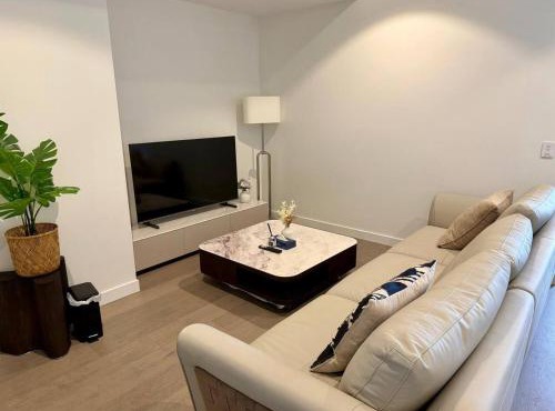 Luxury 3-Bedroom Stay with City and River View