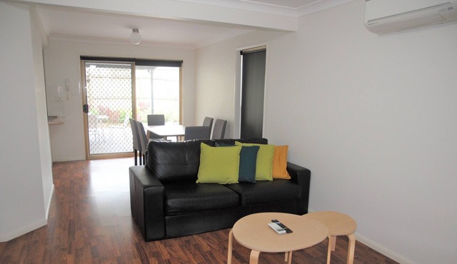 Luxury 3 bedroom townhouse in Woodridge