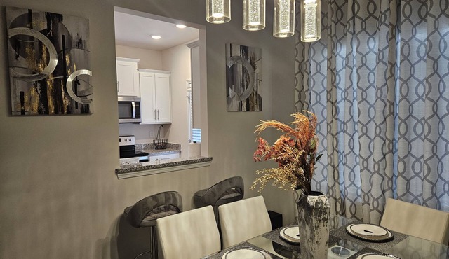 Luxury 3-bedroom townhome located in brilliant Charlotte with Amenities