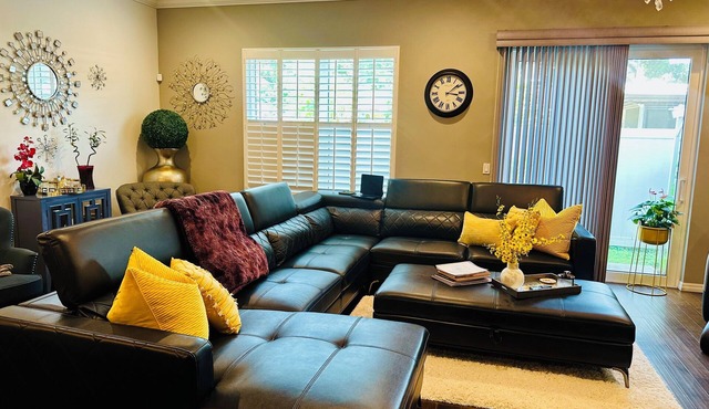 Luxury 3 bedroom townhome near malls, shopping, arena, stadium and airport