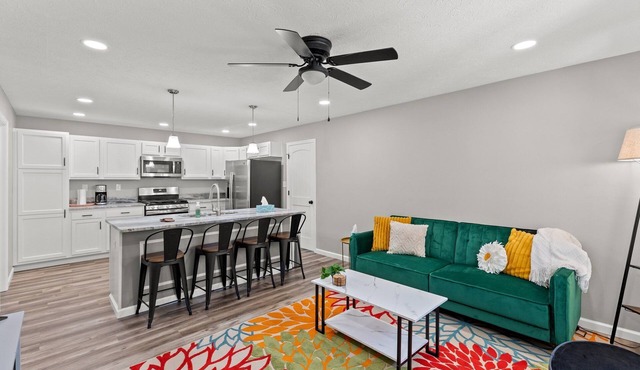 Luxury 3-bedroom house with WiFi, AC, Hottub.