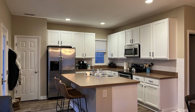 LUXURY 3 BEDROOM W/PRIVAT OFFICE!