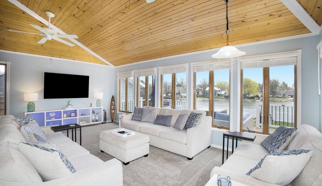 Luxury 3 bedroom waterfront home with indoor hot tub, sauna, paddle boat & kayak