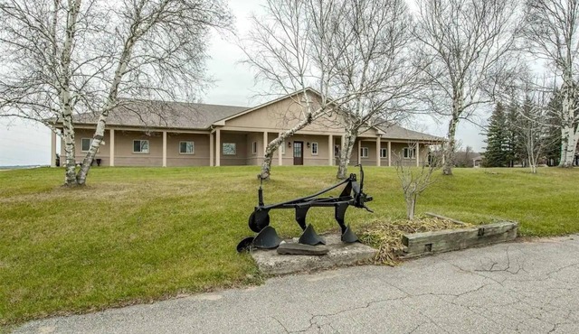 Luxury 3 Bedrooms Guest House In King City