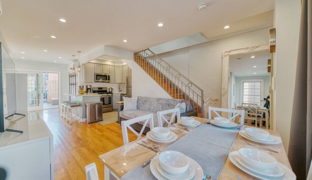 Luxury 3-beds w patio next to N&W trains, 15 mins to Manhattan