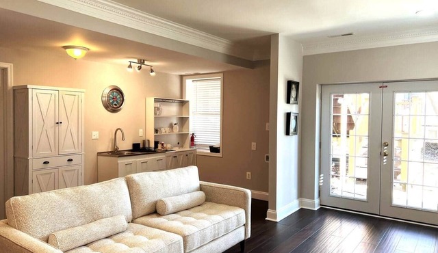 Luxury 3 BR 1.5 Baths Lower Level Unit: Nonsmoking