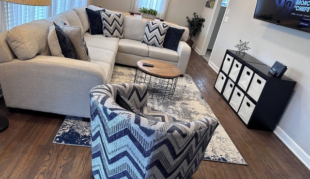 Luxury 3 BR/1 BA Home 3 Minutes to Downtown Murfreesboro & 5 Minutes to MTSU