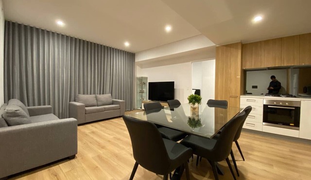 Luxury 3 BR Apt with Pool-Gym-Sauna-Steam Room