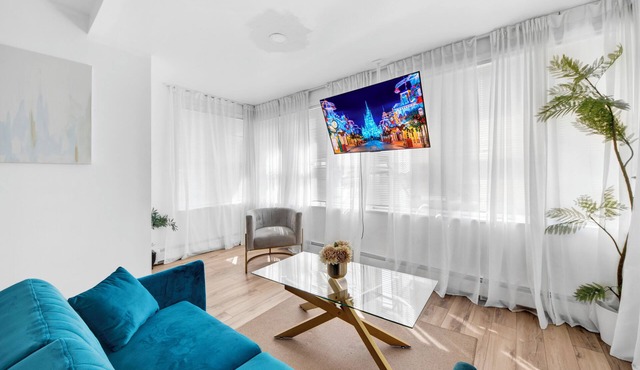 Luxury 3 BR Near NYC with Easy Parking