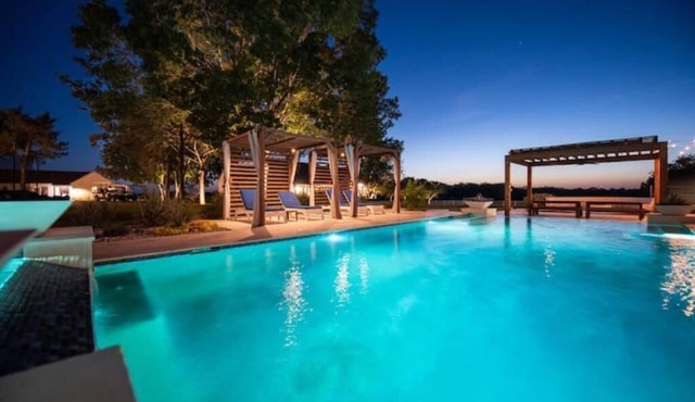 Luxury 3 BR Stay Sleeps 6 Stunning Farm