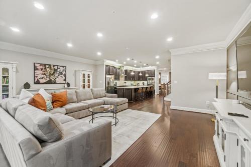 Luxury 3-Level Townhome Minutes to Annapolis
