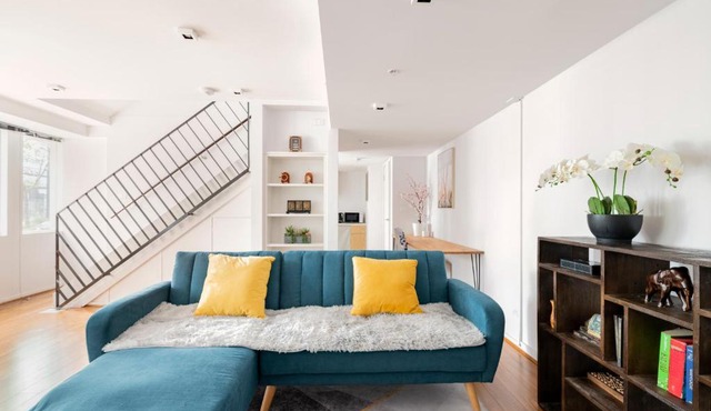 Luxury 3-Storey Loft with free parking on premises