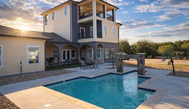 Luxury 3-Story Escape Private Pool 8BR Retreat