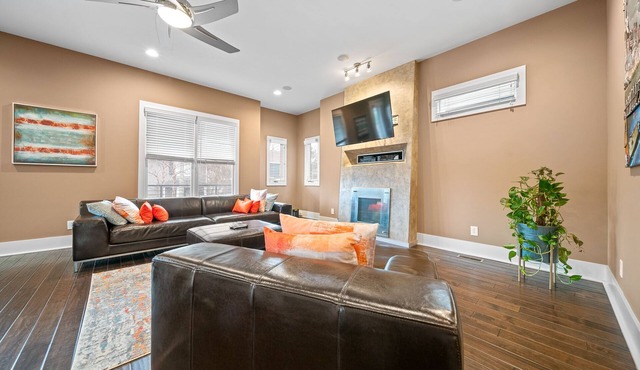 Luxury 3000 sq ft home minutes to Downtown Nashville, Lower Broadway & much more