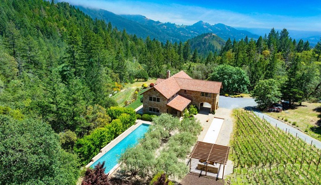 Luxury 38-Acre Calistoga Mansion - Heated Pool, Vineyard Views, Fire Pits & More