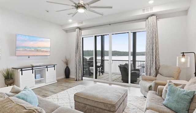 Luxury 3b 2ba sleeps 8