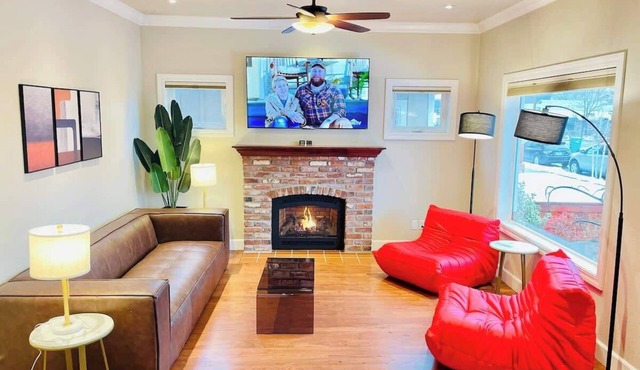 luxury 3BD/2BA/4TVs/Sleeps11