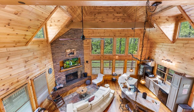 Luxury 3BD 3BA Cabin. Hot Tub,Pool Table,BBQ.Close to Helen, GA.Great for Groups